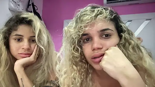 Snapshot of brithneysquirt chatting on December 18, 4:51 am brithneysquirt online show from December 18, 4:51 am