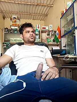 Snapshot of Priynkarani chatting on November 23, 5:40 am Priynkarani online show from November 23, 5:40 am