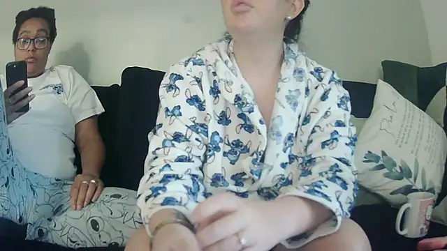 vanilla chocolate23 online show from September 18, 7:32 am