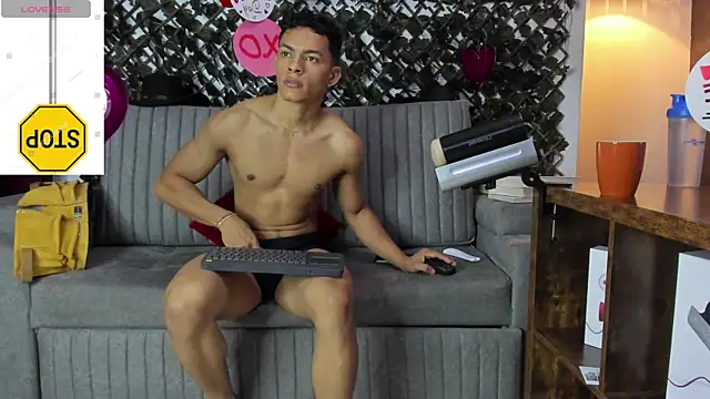 Snapshot of _EUFRATES_ chatting on February 17, 3:42 pm EUFRATES online show from February 17, 3:42 pm