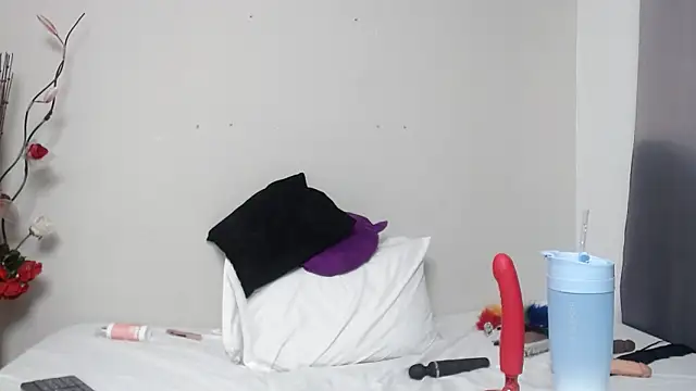 Nicol Love0 online show from January 25, 10:50 pm