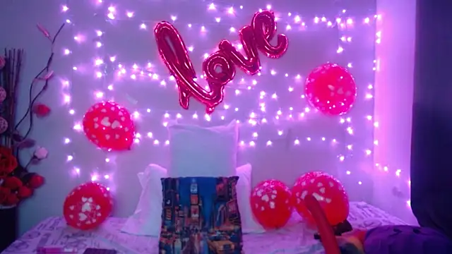 Nicol Love0 online show from February 14, 11:10 am