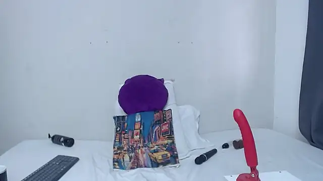 Nicol Love0 online show from March 20, 2:10 pm