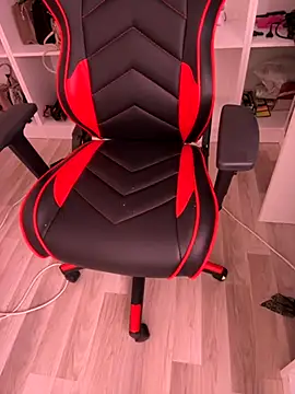 Snapshot of Periperiniz chatting on November 13, 7:29 am Periperiniz online show from November 13, 7:29 am