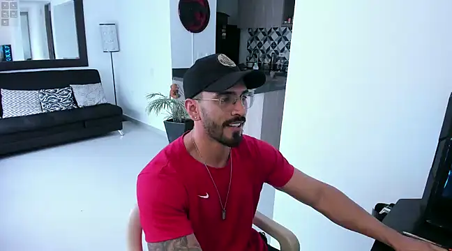 Snapshot of tony_muscle chatting on January 7, 9:57 pm tony muscle online show from January 7, 9:57 pm