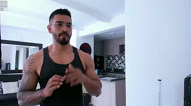 Snapshot of tony_muscle chatting on January 14, 7:11 pm tony muscle online show from January 14, 7:11 pm