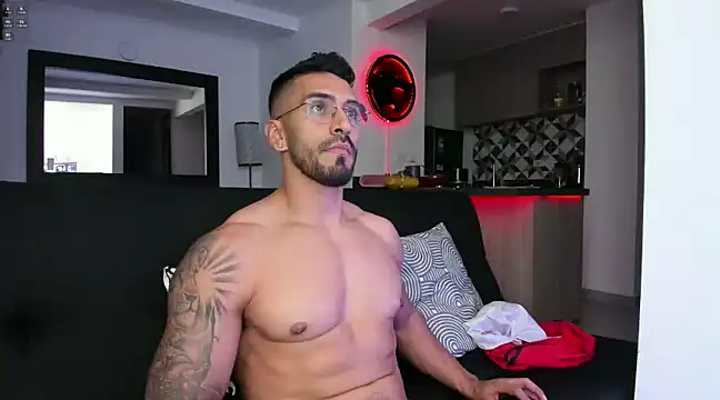 Snapshot of tony_muscle chatting on January 24, 12:31 am tony muscle online show from January 24, 12:31 am