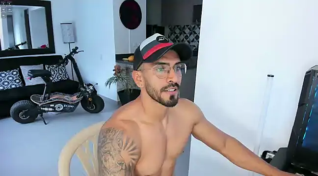 Snapshot of tony_muscle chatting on January 27, 9:55 pm tony muscle online show from January 27, 9:55 pm