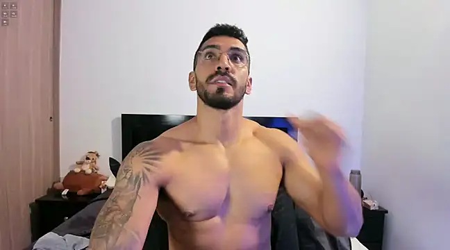 Snapshot of tony_muscle chatting on January 31, 4:03 am tony muscle online show from January 31, 4:03 am