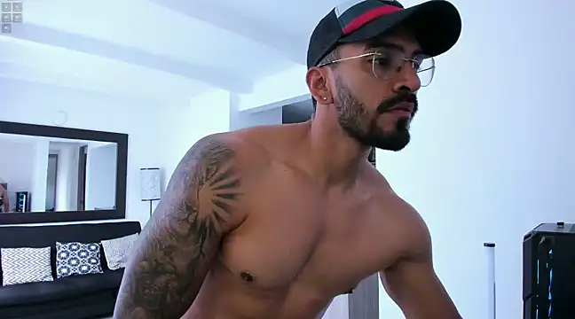 Snapshot of tony_muscle chatting on February 2, 3:49 pm tony muscle online show from February 2, 3:49 pm