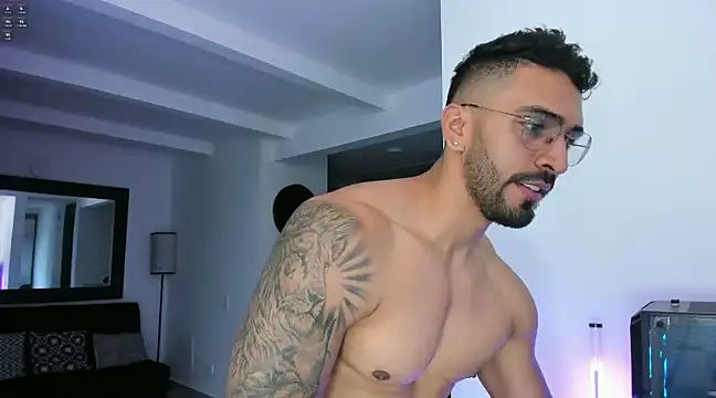 Snapshot of tony_muscle chatting on February 5, 10:44 pm tony muscle online show from February 5, 10:44 pm