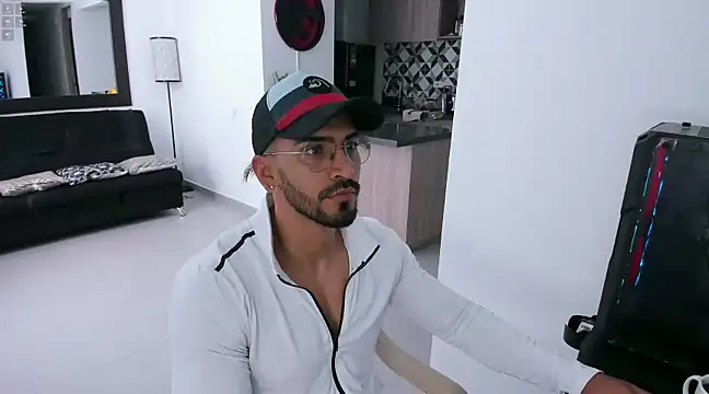 Snapshot of tony_muscle chatting on February 7, 12:28 pm tony muscle online show from February 7, 12:28 pm