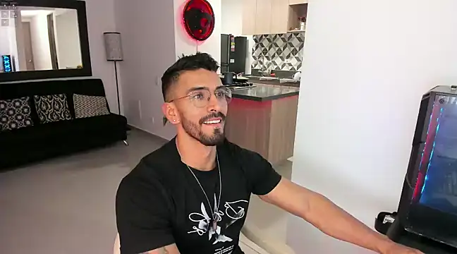 Snapshot of tony_muscle chatting on February 9, 1:11 am tony muscle online show from February 9, 1:11 am