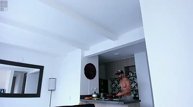 Snapshot of tony_muscle chatting on February 9, 10:00 pm tony muscle online show from February 9, 10:00 pm