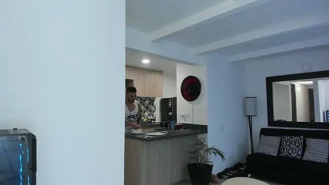 Snapshot of tony_muscle chatting on February 24, 10:36 pm tony muscle online show from February 24, 10:36 pm