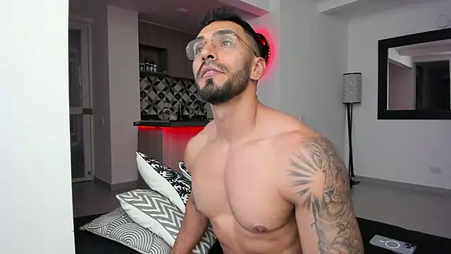 Snapshot of tony_muscle chatting on February 25, 1:41 am tony muscle online show from February 25, 1:41 am