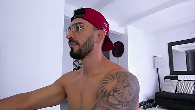 Snapshot of tony_muscle chatting on February 28, 6:09 pm tony muscle online show from February 28, 6:09 pm