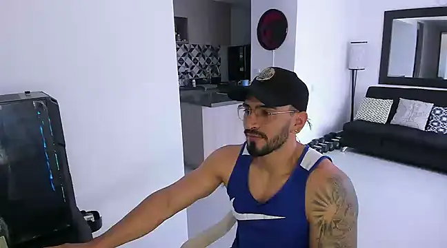 Snapshot of tony_muscle chatting on March 2, 5:14 pm tony muscle online show from March 2, 5:14 pm