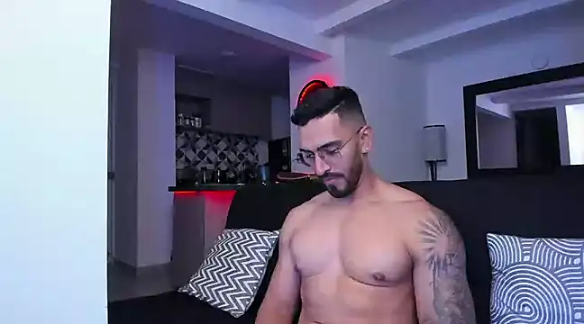 Snapshot of tony_muscle chatting on March 6, 1:58 am tony muscle online show from March 6, 1:58 am