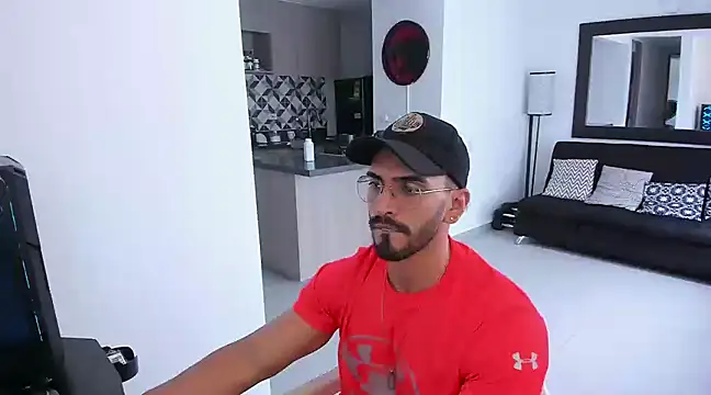 Snapshot of tony_muscle chatting on March 13, 8:32 pm tony muscle online show from March 13, 8:32 pm