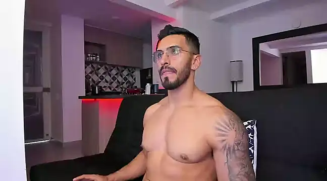 Snapshot of tony_muscle chatting on March 14, 2:42 am tony muscle online show from March 14, 2:42 am