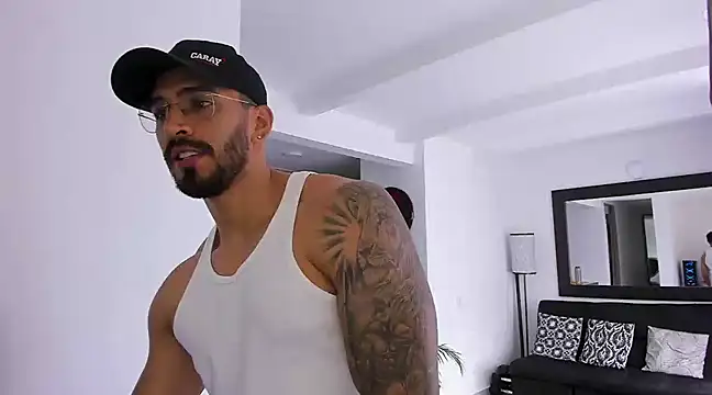 Snapshot of tony_muscle chatting on March 16, 4:12 pm tony muscle online show from March 16, 4:12 pm