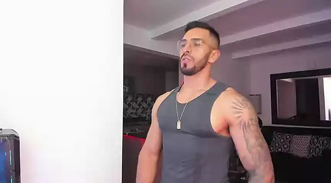 Snapshot of tony_muscle chatting on March 19, 11:47 pm tony muscle online show from March 19, 11:47 pm