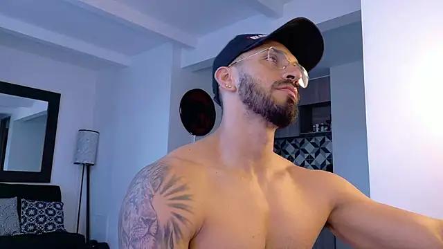 Snapshot of tony_muscle chatting on September 20, 10:00 pm tony muscle online show from September 20, 10:00 pm