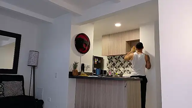 Snapshot of tony_muscle chatting on September 21, 9:05 pm tony muscle online show from September 21, 9:05 pm