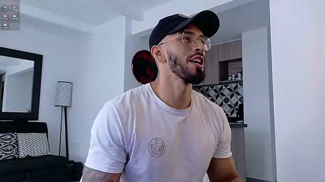 Snapshot of tony_muscle chatting on September 26, 4:55 pm tony muscle online show from September 26, 4:55 pm