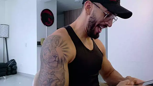 Snapshot of tony_muscle chatting on September 30, 9:42 pm tony muscle online show from September 30, 9:42 pm