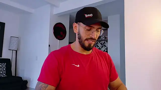 Snapshot of tony_muscle chatting on October 6, 10:07 pm tony muscle online show from October 6, 10:07 pm