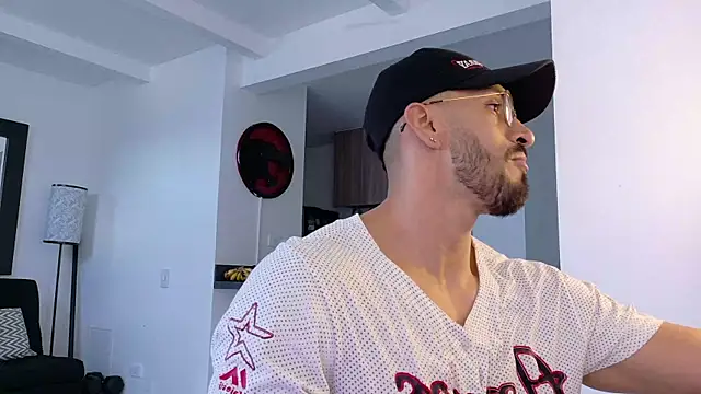 Snapshot of tony_muscle chatting on October 20, 9:26 pm tony muscle online show from October 20, 9:26 pm