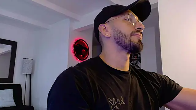 Snapshot of tony_muscle chatting on October 21, 9:15 pm tony muscle online show from October 21, 9:15 pm