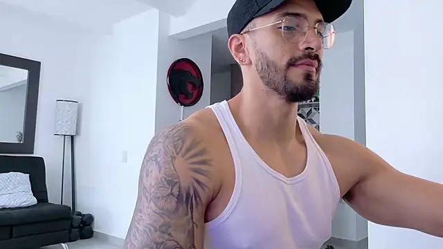 Snapshot of tony_muscle chatting on October 26, 4:57 pm tony muscle online show from October 26, 4:57 pm