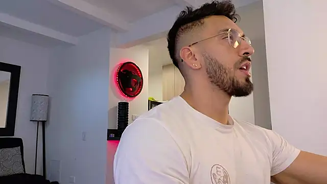 Snapshot of tony_muscle chatting on October 30, 9:59 pm tony muscle online show from October 30, 9:59 pm