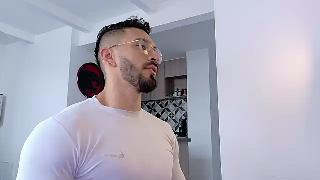 Snapshot of tony_muscle chatting on October 31, 5:03 pm tony muscle online show from October 31, 5:03 pm