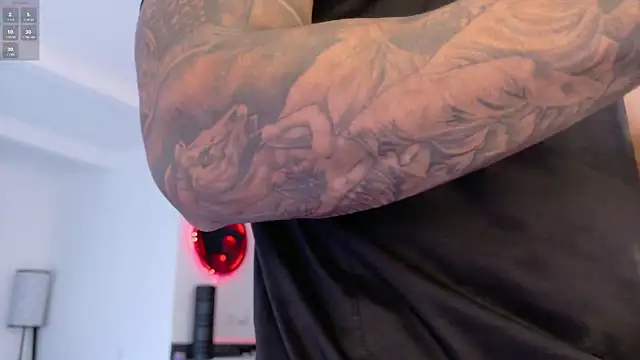 Snapshot of tony_muscle chatting on November 3, 10:10 pm tony muscle online show from November 3, 10:10 pm