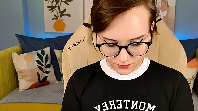 Snapshot of StellaGloww chatting on January 4, 11:43 am StellaGloww online show from January 4, 11:43 am