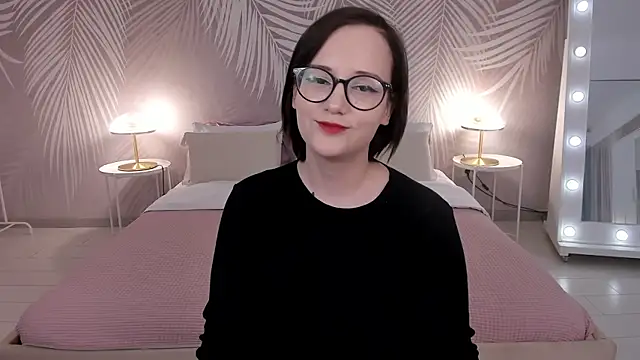 Snapshot of StellaGloww chatting on March 21, 8:17 am StellaGloww online show from March 21, 8:17 am