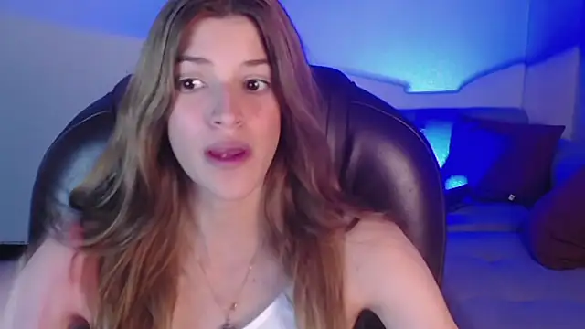 Nora Vennucci online show from December 31, 10:34 pm