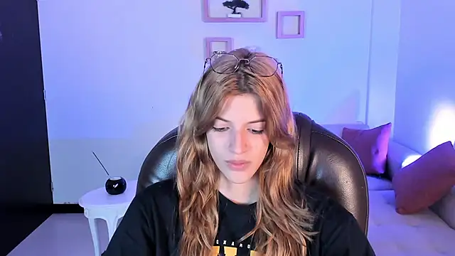 Nora Vennucci online show from February 11, 9:14 pm