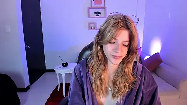 Nora Vennucci online show from February 12, 12:16 am