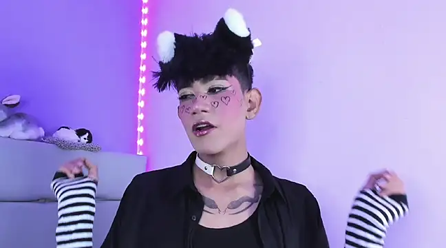 Snapshot of andrew_uwu_ chatting on March 17, 5:27 pm andrew uwu online show from March 17, 5:27 pm