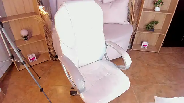 Amy Kiitty  online show from December 15, 7:42 pm