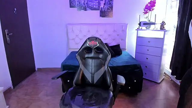 Amy Kiitty  online show from October 9, 12:47 pm