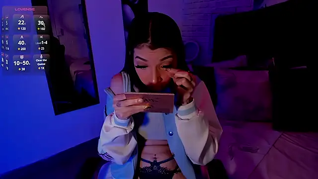 Snapshot of _Chartlotte chatting on January 17, 8:44 pm Chartlotte online show from January 17, 8:44 pm