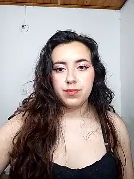 Snapshot of Emi_chik chatting on December 7, 12:30 am Emi chik online show from December 7, 12:30 am