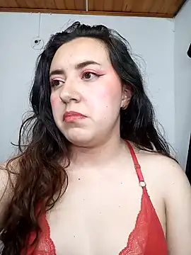 Snapshot of Emi_chik chatting on December 13, 12:31 am Emi chik online show from December 13, 12:31 am