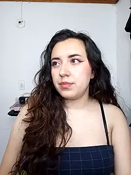 Snapshot of Emi_chik chatting on December 14, 5:40 am Emi chik online show from December 14, 5:40 am